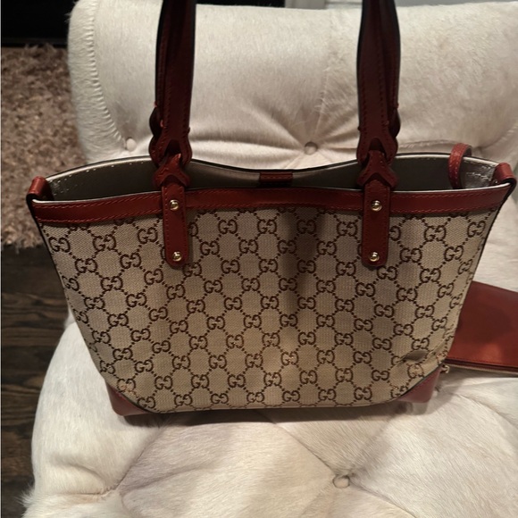 Small Gucci tote with matching wristlet - Picture 3 of 5